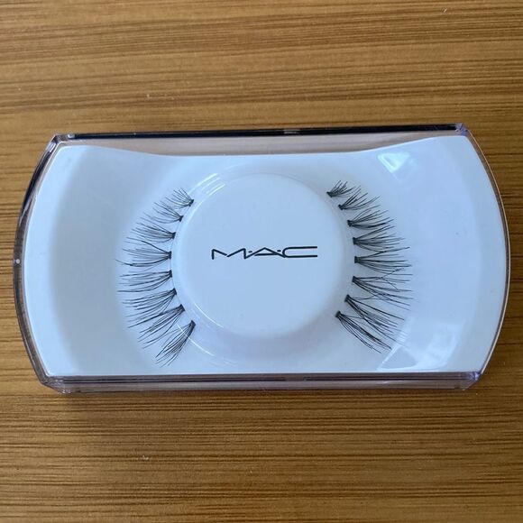 Mac 81 Charmer Lashes - Picture 1 of 2